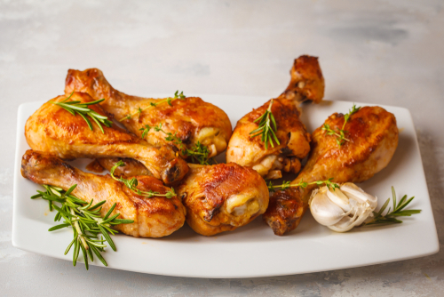 grilled,spicy,chicken,legs,baked,with,garlic,,rosemary,and,thyme