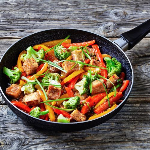 kung,pao,tofu,with,mixed,peppers,,broccoli,and,scallions,in